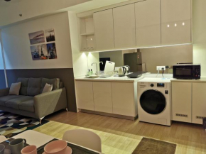 REVO at AURORA PLACE, Pavilion 2, 5 Minutes To AXIATA ARENA BUKIT JALIL FREE WIFI by De Harlequins Guesthouse